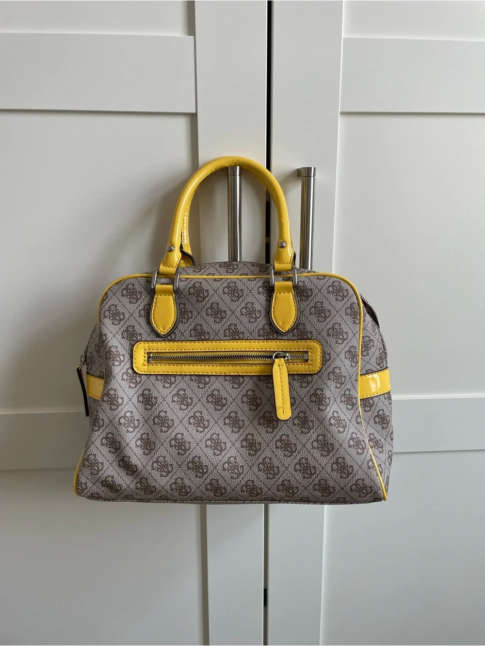 Guess satchel repeating